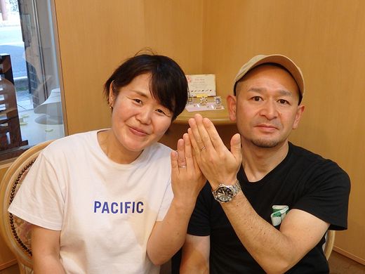 思い出の星空をイメージした結婚指輪