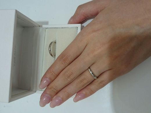 シンプルだけど素敵なリングを見つけました。