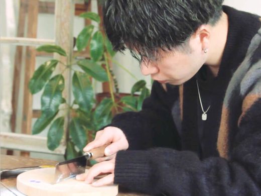 記念日に向けて大切に作られた婚約指輪