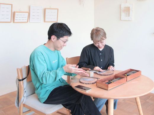 アンティークをイメージして手作りした婚約指輪