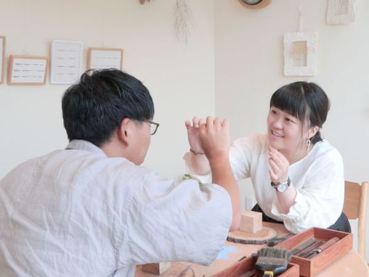 見るたびに、楽しい時間を思い出すような結婚指輪