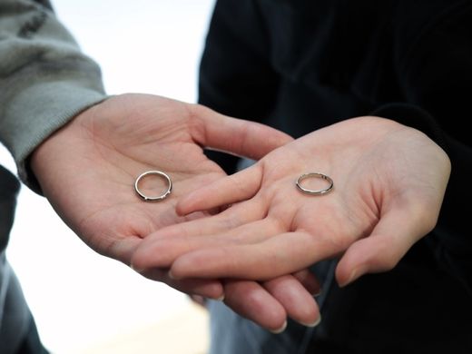 シンプルな指輪を