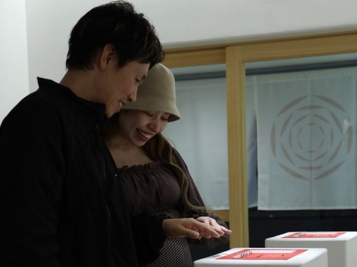 神聖な地の指輪に心惹かれて