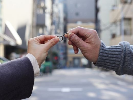 二人の記念の指輪に