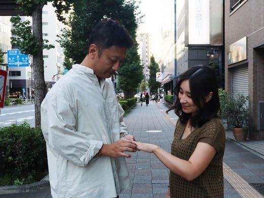 偶然こちらの指輪を拝見し