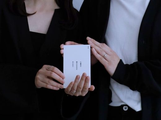 シンプルで個性があるもの