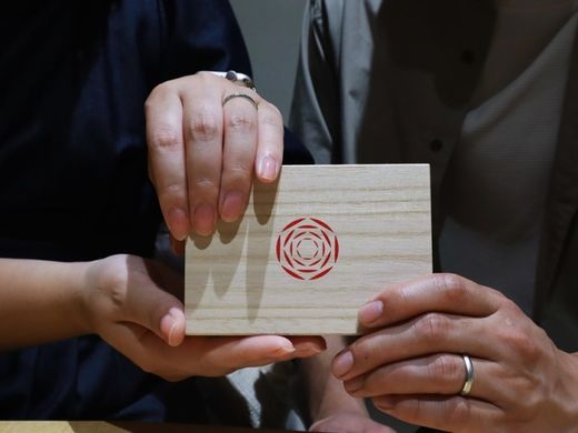 持っているだけでご利益がありそう