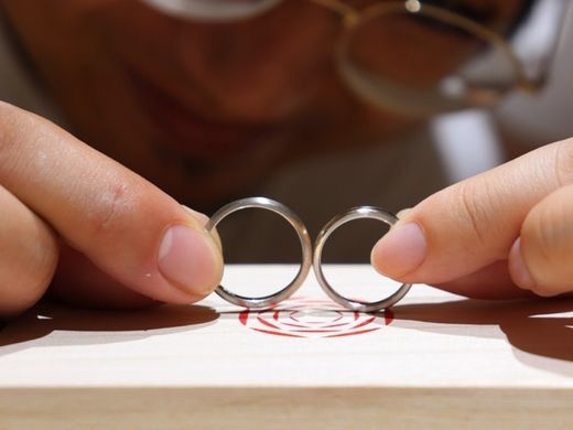 指輪を受取った時、茶柱が立っていた