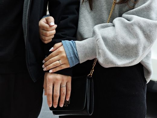 手がとても輝いています