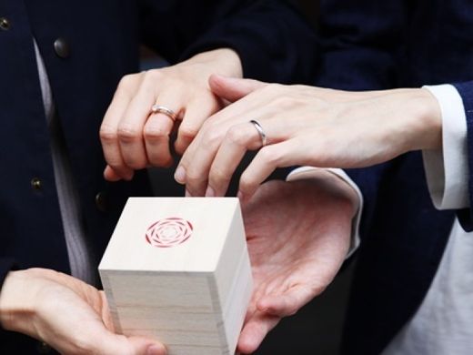 シンプルながらもストーリーのある指輪