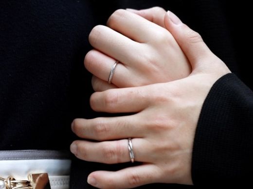 シンプルで自分達に似合う指輪