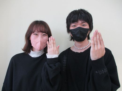 スタッフの方にとても丁寧に対応していただき、指輪も可愛くて自分の指に着けてもしっくりきたので購入しました！大満足です！