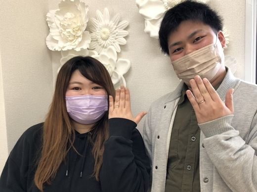 色々親身になって話を聞いてくださり何にもわからない2人に凄く丁寧に説明して頂き素敵な指輪を選べました！とても着け心地がよくデザインも素敵でよかったです！友達にも勧めたいと思いました！