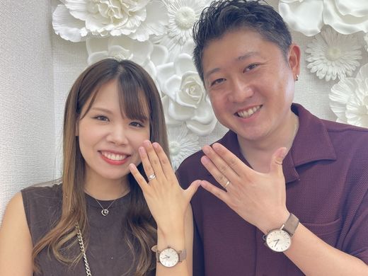 指輪決めの際に、とてもかわいい指輪見せてくださってそれに決めました♡出来上がりがとっても可愛くて、店員もとても親切で大満足です！