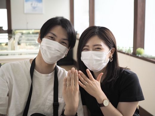 素敵なデザインに一目惚れしてデザインの中に込められている意味を知りとても気に入りご購入させていただきました。二人の大切な宝物になり嬉しい気持ちでいっぱいです。