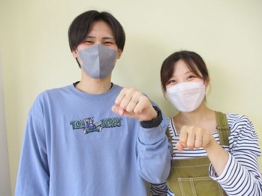 友達の紹介で購入させていただきました。商品は価格重視で相談させていただいて、親身に話を聞いてくれてとても良いものを購入できました。また、指輪の種類が豊富で接客も丁寧だったので大満足でした。