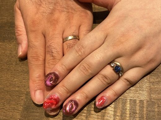 婚約指輪と完璧にマッチするリング