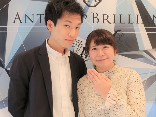 ダイヤモンドの美しい輝きと華やかな見た目が決め手です