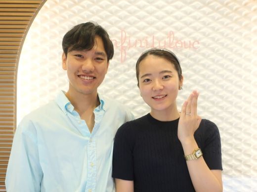 母の結婚指輪のデザインに似ていて、ダイヤモンドラインが素敵でした