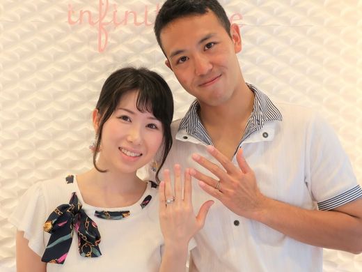 妻に似合う鮮やかな指輪です！