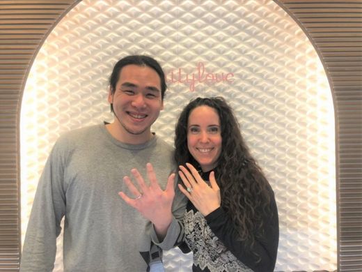 一目惚れのハーフエタニティリングはご主人様からもらった婚約指輪と似合うデザイン♪