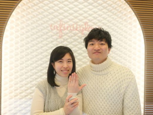 	きれいなV字ラインとサイドメレダイヤモンドの可愛さが決め手でした♪