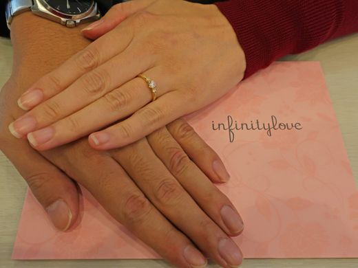 好きなデザインでダイヤモンドから選べたのが良かったです。