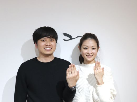 S字の緩やかなウェーブが美しい結婚指輪