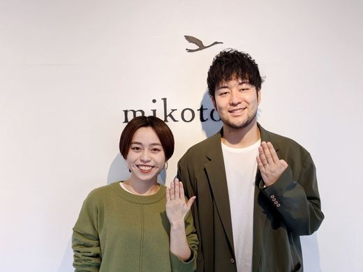 お揃いの形を加工違いでお仕立てした結婚指輪