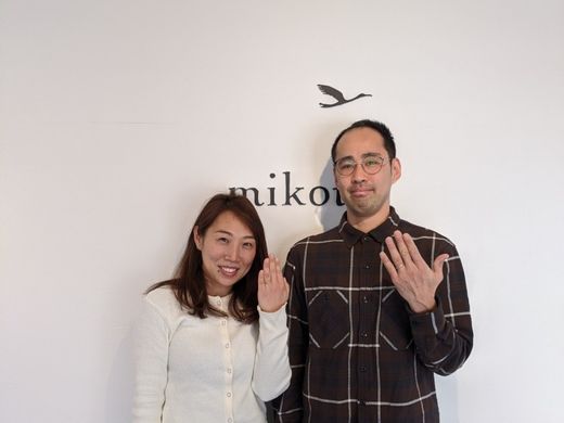 お揃いの形にそれぞれ好きな加工を組み合わせたマット加工の結婚指輪