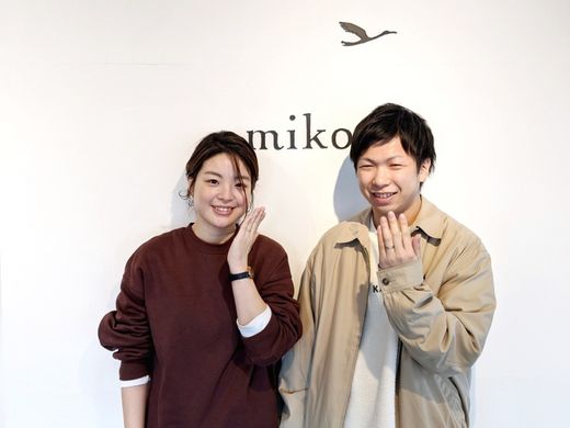 お揃いのサテン加工の結婚指輪