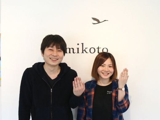 シンプルさを大切にした、お揃いの結婚指輪