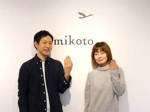 マット加工による表情の変化と、内側の刻印にもこだわった結婚指輪