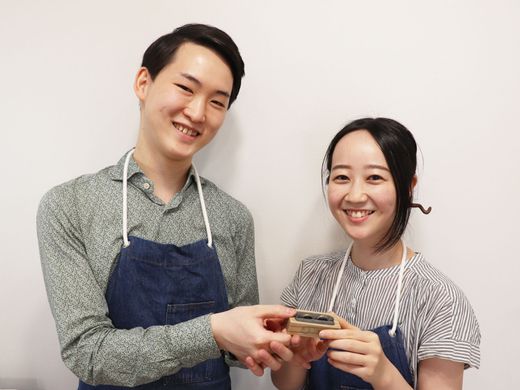 プラチナに槌目模様、ホワイトゴールドに石目模様で、デザインと素材を思いのままに