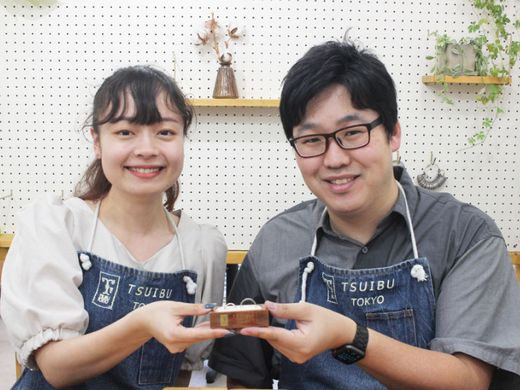 手書きの刻印を添えた、手作り結婚指輪