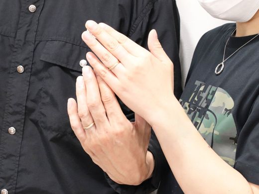 デザイン重視のコンビリング。プラチナとゴールドを組み合わせた手作り結婚指輪