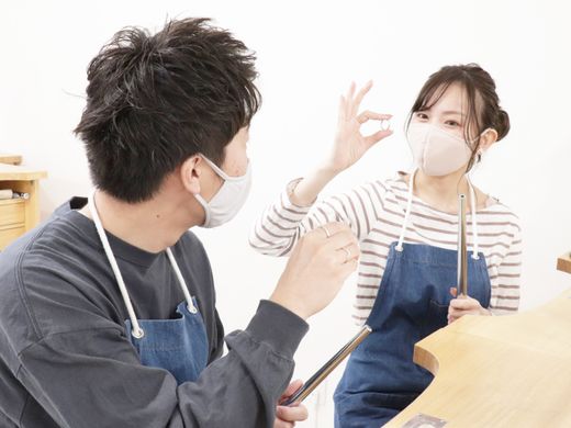 奥様はミルグレインをつけてクラシカルに、旦那様はシンプルに、プラチナの手作り結婚指輪