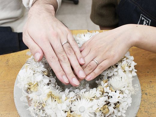 形違いの槌目模様が煌めく手作り結婚指輪