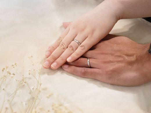 手書きイラストと誕生石で、二人だけの手作り結婚指輪に