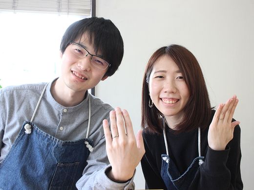 ホワイトゴールドで槌目模様の手作り結婚指輪