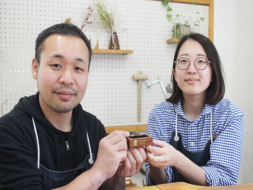 輝くほどに思いを込めて。プラチナの手作り結婚指輪