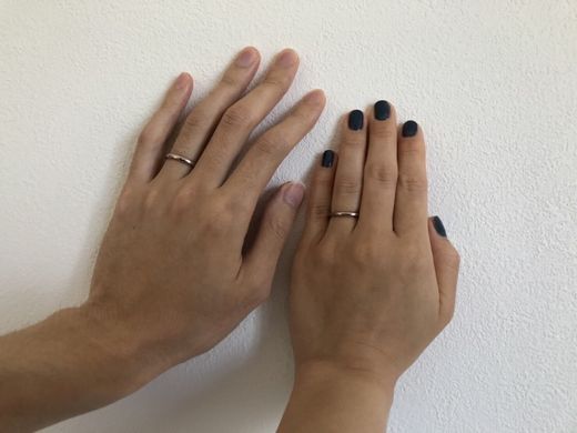 最初にお店に伺った際は、どちらのブランドにするかを検討中でしたが、スタッフの方の接客がとても丁寧であったため、atelier ST,CAT様にて購入することをすぐに決めることができました。