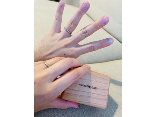 お店の雰囲気はオシャレで隠れ家のような感じで一見入りにくそうなのですが、入店するとスタッフの皆様笑顔でお迎えして下さり温かさがあると思いました。