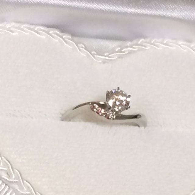 【LEHAIM(レハイム)の口コミ】 一番の決め手はピンクダイアのメレダイアが付いているというところです。
…