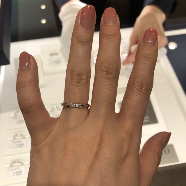 【MIKIMOTO(ミキモト)の口コミ】 コロンとした可愛らしさがある指輪です。着け心地もなめらかで、3つの石の…