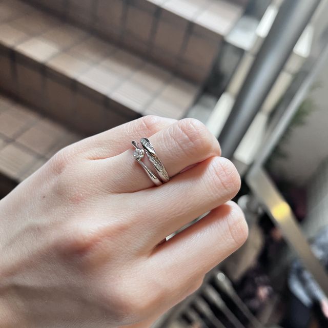 【GALA JEWELRY(ガラジュエリー)の口コミ】 指輪のデザインをストレートにしたくて色々みてまわりました。夫はスタン…