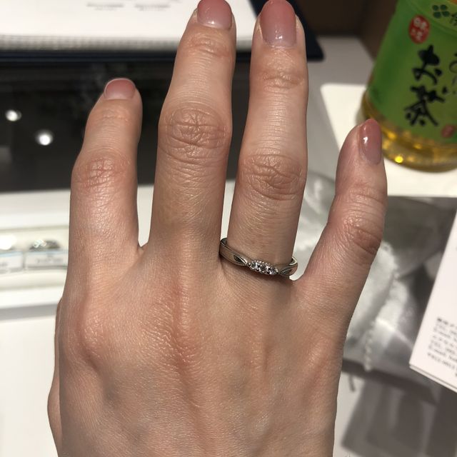 【エクセルコダイヤモンド(EXELCO DIAMOND)の口コミ】 ミルグレインのデザインは全くもって検討していなかったのですが、こちら…