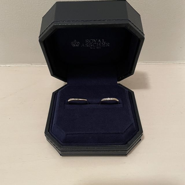 【ROYAL ASSCHER(ロイヤル・アッシャー)の口コミ】 シンプルでかつ品質がよいロイヤル・アッシャーを選びました。自然光でさ…