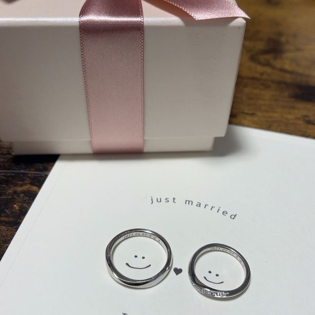 【アイプリモ(I-PRIMO)の口コミ】 2人ともウェーブが似合う指の形だったこと。
どの角度から見てもダイヤモ…