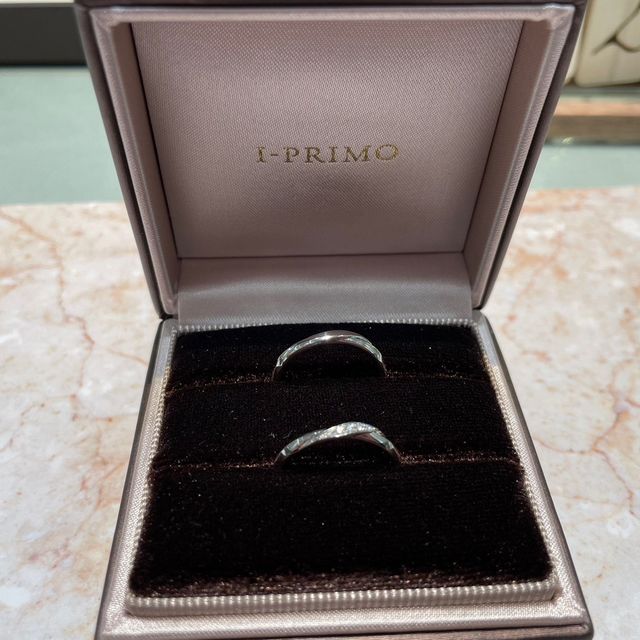 【アイプリモ(I-PRIMO)の口コミ】 これから先長くつける上で、飽きのこないシンプルで可愛い指輪を探してお…